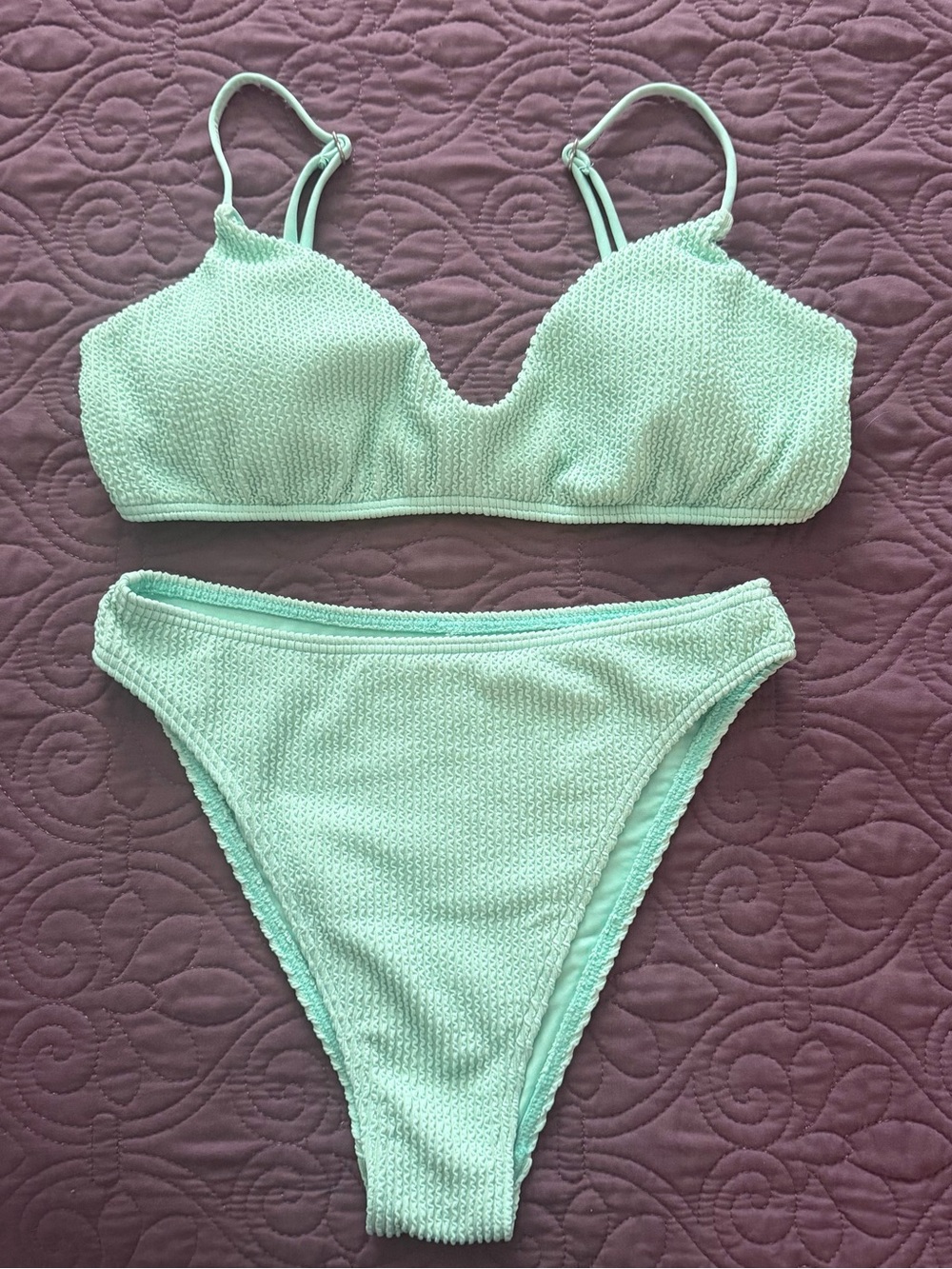 Women’s Billabong Textured Bikini, EUC, M